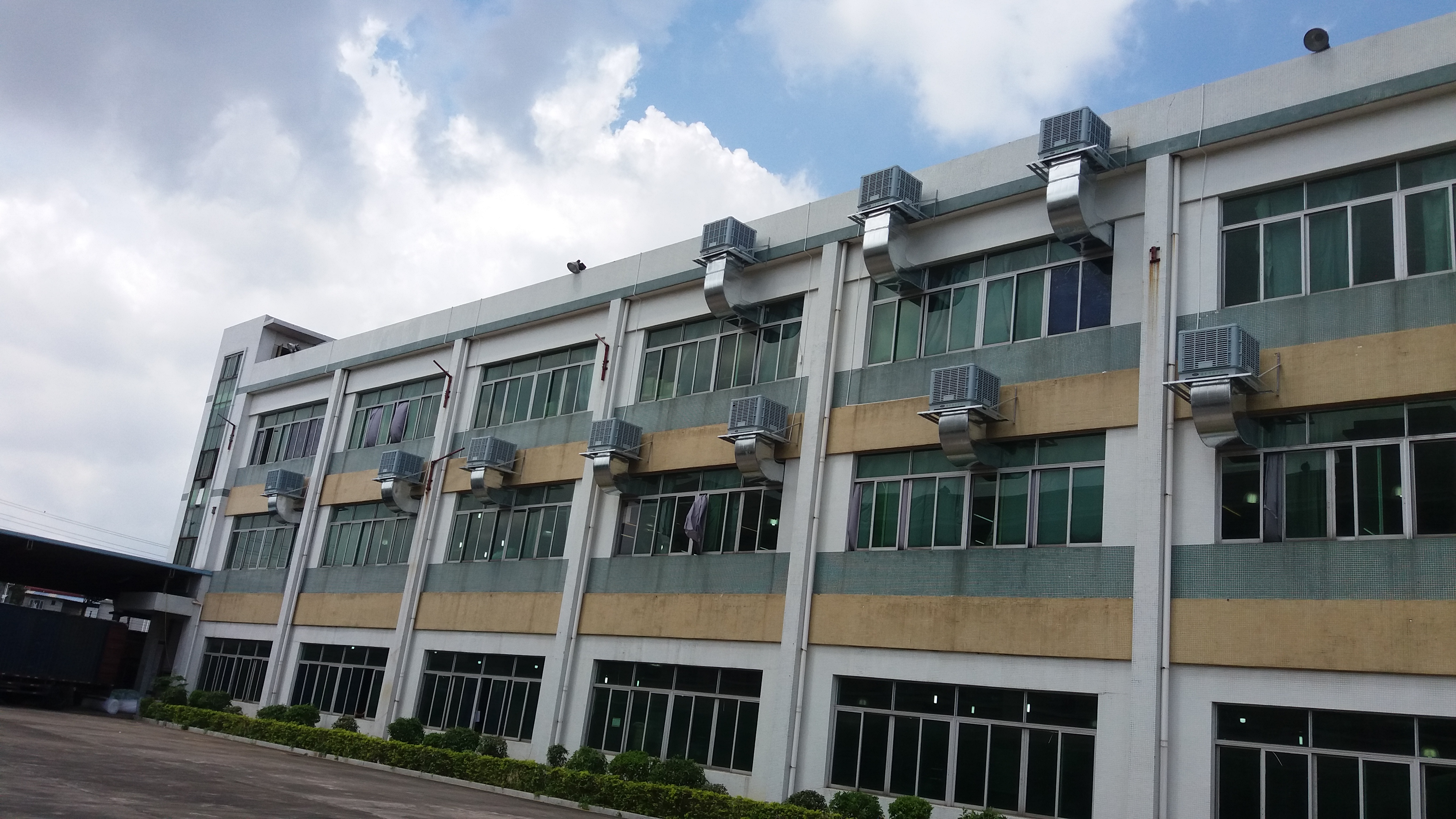 電鍍壓軸廠環(huán)?？照{(diào)降溫案例